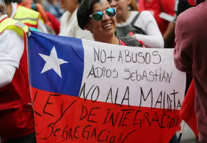 En la manifestación, convocada por la plataforma Unidad Social, que incluye a unas 70 organizaciones sindicales y sociales, se pudieron escuchar lemas a favor de una vivienda digna.