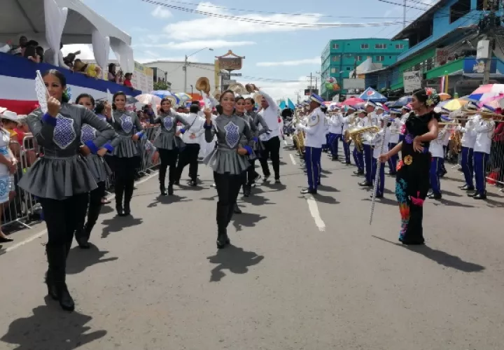 En Panamá Oeste los cinco distritos le rindieron honores a la patria. Foto/Eric Montenegro