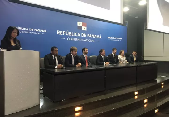 Las declaraciones de Laurentino Cortizo sobre el reemplazo de Kenia Porcell se efectuó en una conferencia de prensa sobre la instalación de un cable submarino de Google en Panamá.