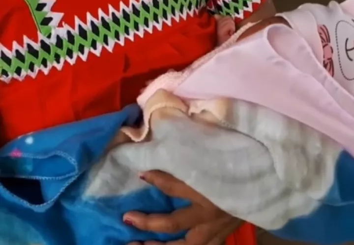La madre de los bebés es una indígena de 36 años, quién inicialmente creyó que se trataba de trillizos, pero para su sorpresa durante la labor de parto, los médicos se percatan que otro bebé estaba por nacer.