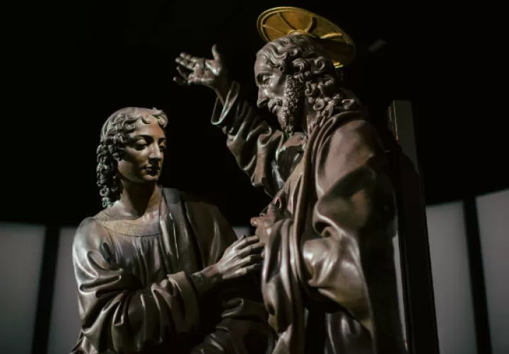 “Cristo y Santo Tomás”, de Andrea del Verrocchio, maestro de Leonardo da Vinci, es parte de una retrospectiva. Foto/ Dmitry Kostyuko para The New York Times.