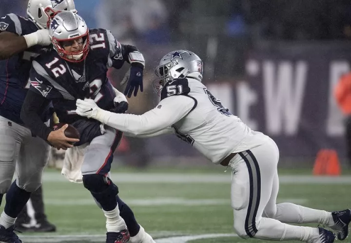 Brady terminó con 17 pases completos de 37 intentos.