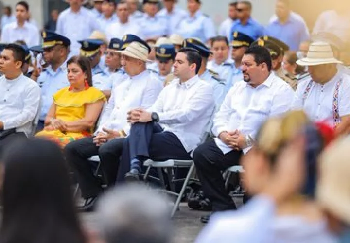 El vicepresidente de la República, José Gabriel Carrizo y el alcalde de Santiago Samid Sandoval son algunas de las autoridades presentes en la celebración.
