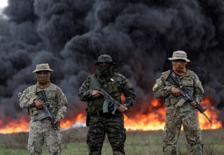Unidades de la Policía Nacional destruyen este viernes, 24,6 toneladas de drogas en la desembocadura de Río Bayano, en Chepo./EFE-Bienvenido Velasco