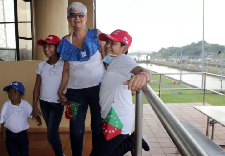 Los niños hospitalizados reciben educación y trece de ellos visitaron la ciudad capital.