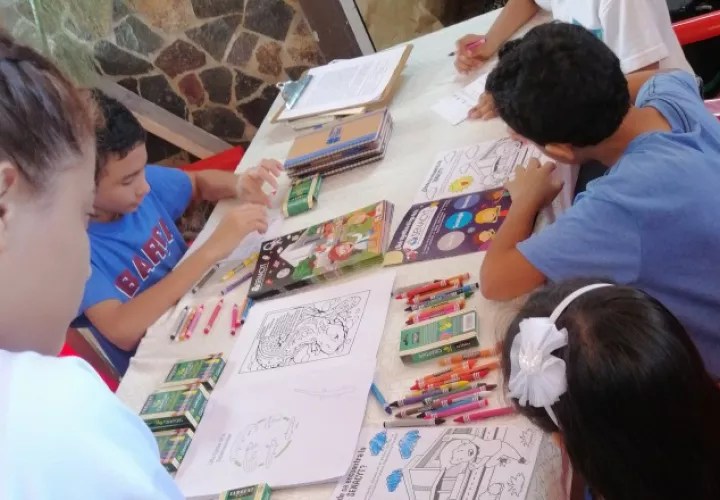Niños participando de las actividades.  Cortesía