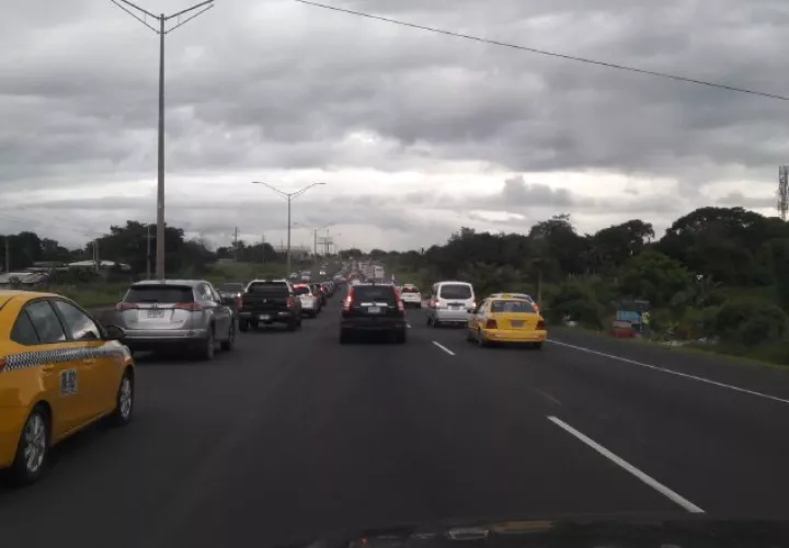 El reordenamiento vial lo realizan la Policía Nacional y la ATTT  de forma coordinada. Cortesía