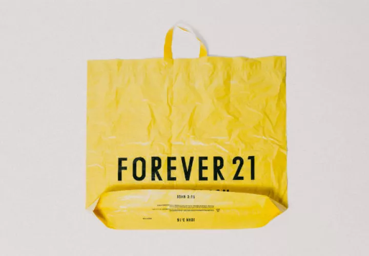 Forever 21 tenía más de 43 mil empleados a nivel mundial. Ahora, cerrará 350 tiendas en 40 países. Foto/ Haruka Sakaguchi para The New York Times.
