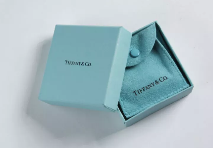 Sus productos vienen empacados en cajas de un distintivo color azul claro aturquesado. Foto: Pixabay