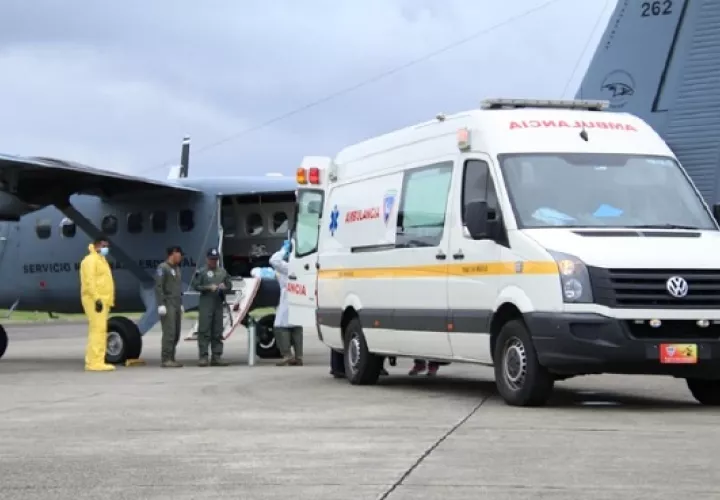 Servicio Nacional Aeronaval el traslado del menor para ser hospitalizado. Foto: Cortesía