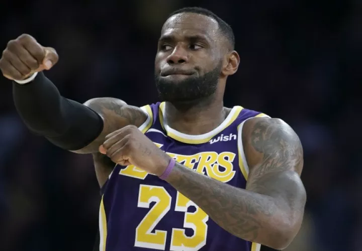 LeBron James  sigue ampliando su hoja de vida.