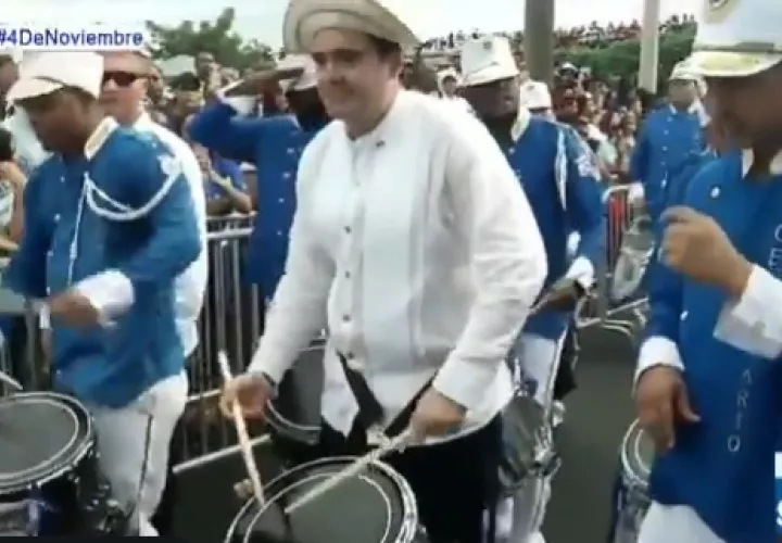 El también ministro de la Presidencia participó en las bandas musicales de los colegios donde estudió. Foto: Redes sociales.