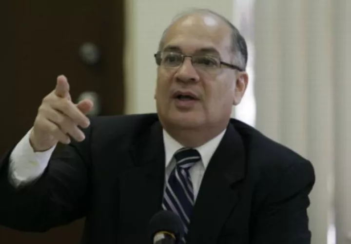 Rigoberto González duda de la legalidad de los Varelaleaks, pero hay quienes piden que se separae a Kenia Porcell.