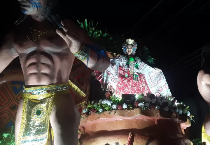 La festividad también sirvió como preámbulo a las festividades del 10 de noviembre, donde gran cantidad de personas llegan al lugar para celebrar el grito de independencia de La Villa. Foto/Thays Domínguez
