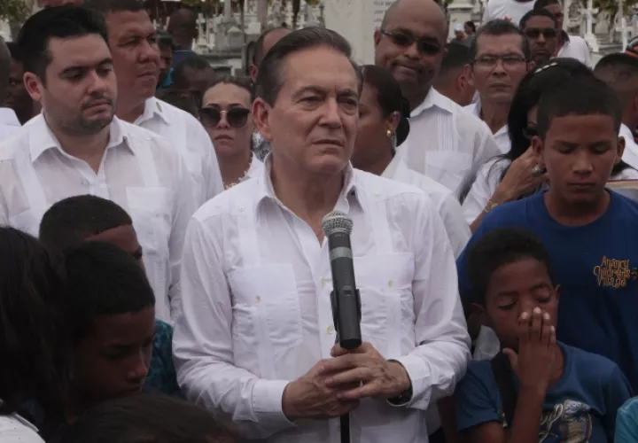 Pidió tranquilidad al país, porque aseguró que tomará la decisión correcta.  Archivo