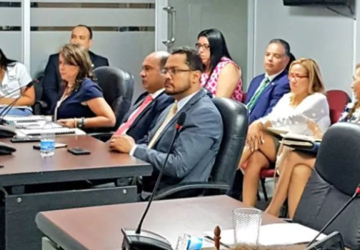 El Ministerio de Educación solicitó el traslado de partidas para pagaran vigencias expiradas y gastos de servicios.