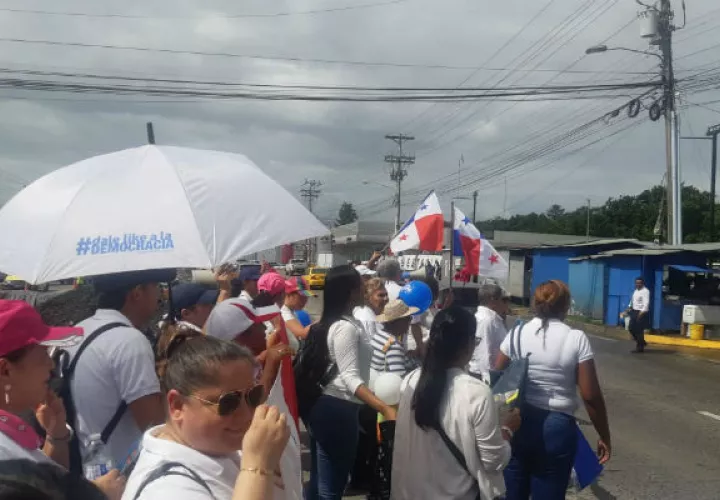 Protesta pacífica de los exfuncionarios.