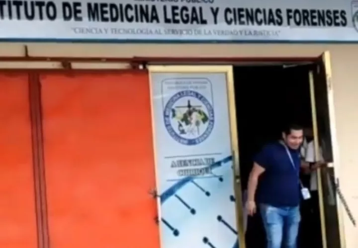  La menor en compañía de sus padres acudió al Instituto de Medicina Legal y Ciencias Forenses. Foto/Mayra Madrid
