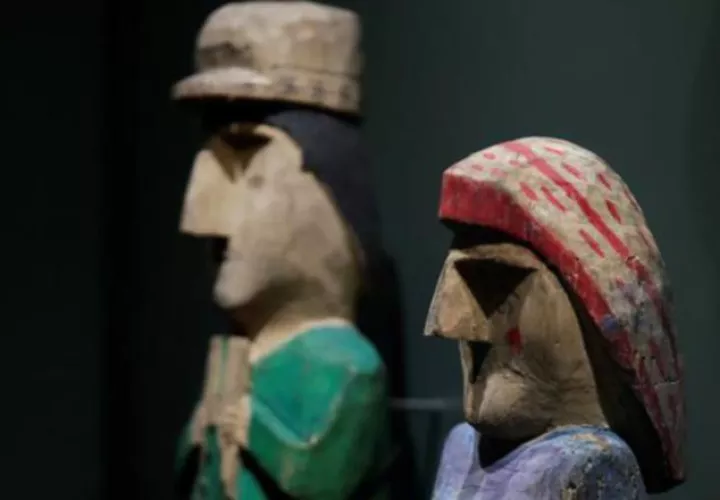 Tallas de madera que representan los Nussus como protección espiritual de la comarca Guna Yala.  EFE/Bienvenido Velasco