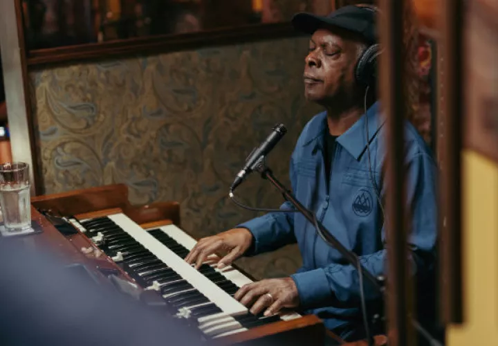 Booker T. Jones, un tecladista para generaciones de músicos, encarnó el sonido del soul de los 60 y 70. Foto/ Erik Carter para The New York Times.