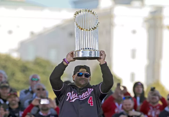 Dave Martinez piloto de los Nacionales con el título. Foto:AP