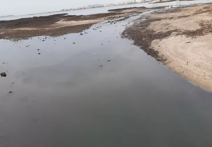 La desembocadura del río Matasnillo, hasta donde llegaría una de las dos playas de la bahía. Foto de Epasa