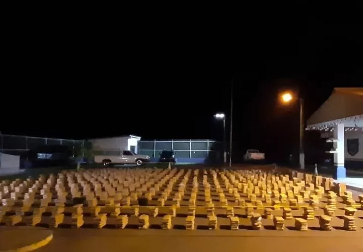 Los paquetes de la supuesta droga fueron fuertemente custodiados por el Senan en horas de la madrugada de este jueves 7 de noviembre. 