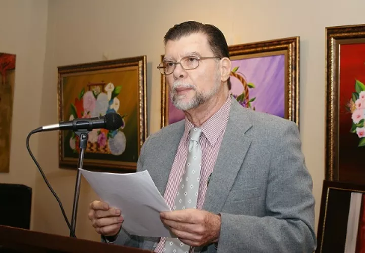 Escritor Enrique Jaramillo Levi. Presentará "Tierra Breve. Antología centroamericana de minificción". Compilador Federico Hernández Aguilar. Foto: Panamá América