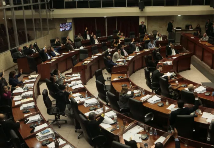 El paquete de reformas a la Constitución fue aprobado en tercer debate.