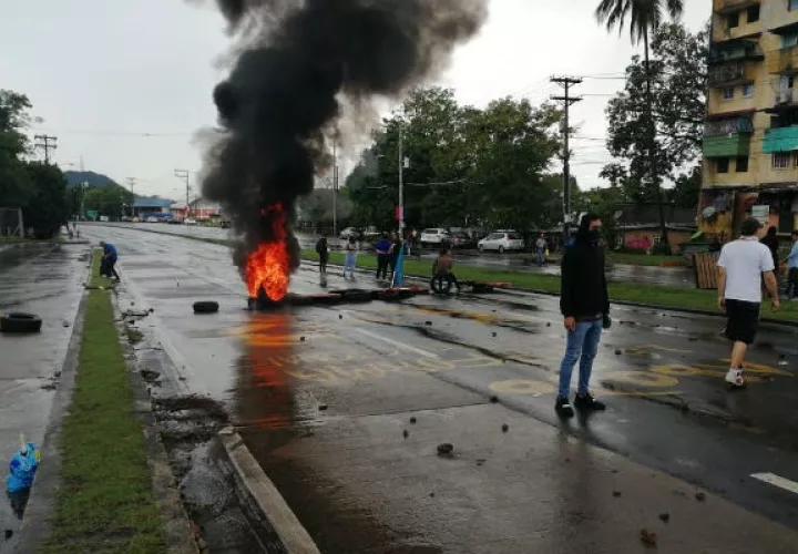 Cierre en la vía Transístmica.