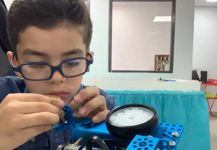 Los alumnos de Next Generation, ganadores en la contienda local de robótica en Panamá. Cortesía