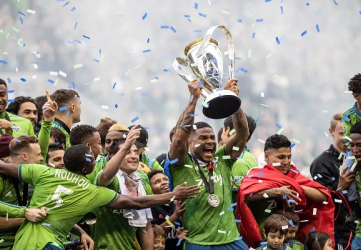 Román Torres celebra el título de Sounders. Foto:EFE