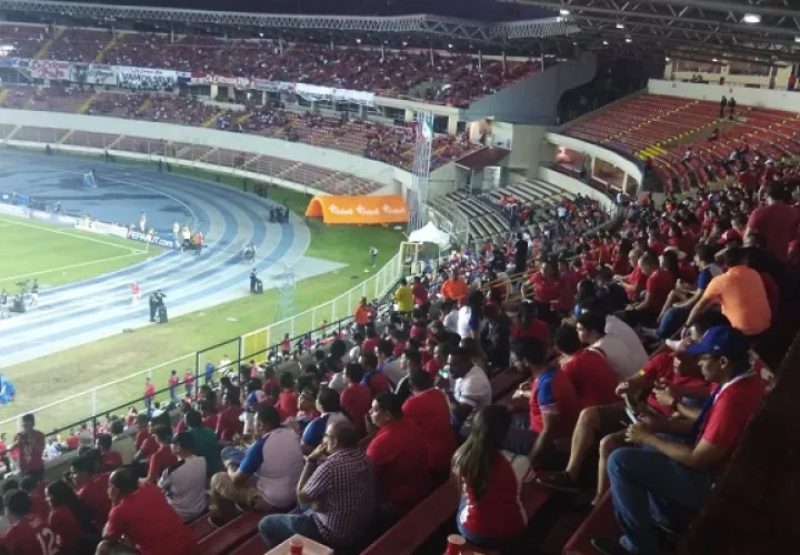 Pese a lo importante del partido, la afición no ha ido en masa.