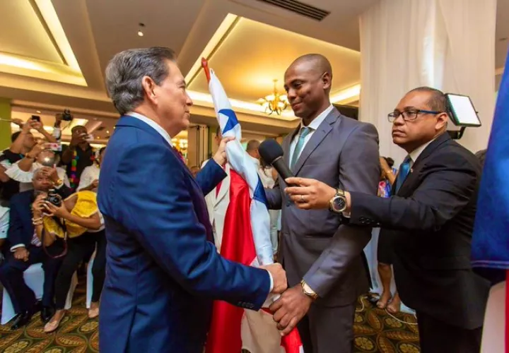 Irving Saladino, es el segundo abanderado en los desfiles del 5 de noviembre. Foto/Presidencia de la República de Panamá