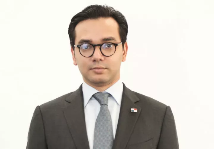  Saleh Asvat, de 31 años, es graduado en ingeniería civil.