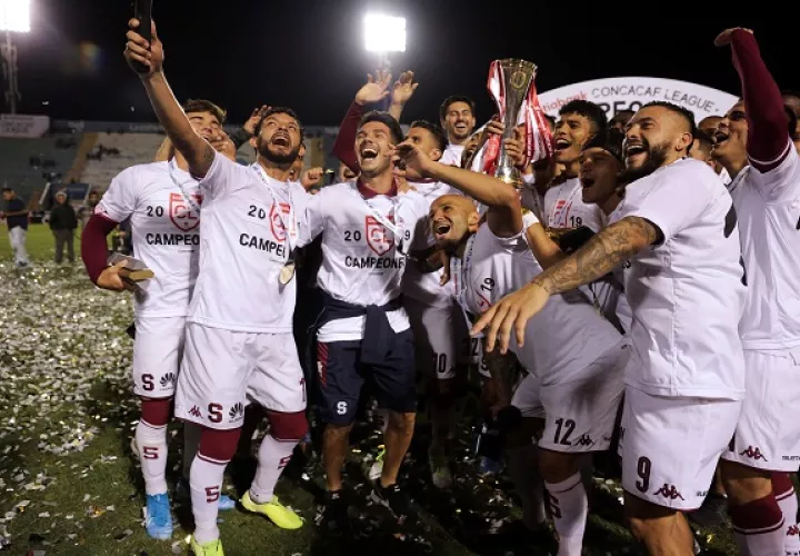 Jugadores del Saprissa festejan. Foto:EFE