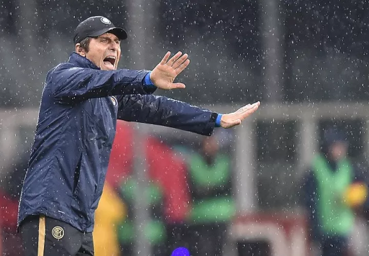 El técnico cuida cada detalle del entrenamiento de sus jugadores.