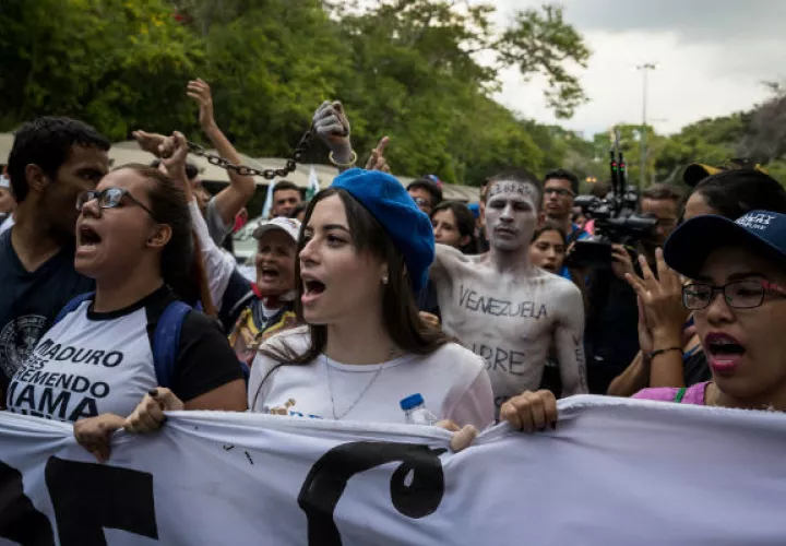 Cientos de opositores se manifiestan en Caracas (Venezuela). Foto: EFE.