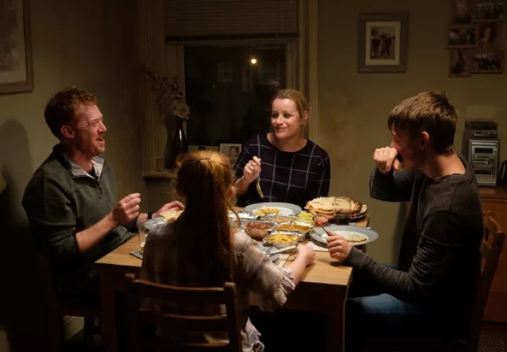 Drama "Sorry, We Missed You", de autoría de Paul Laverty. Fotograma de "Sorry We Missed You".