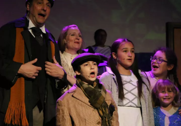 Jonathan Rizzo, un niño de 12 años con distrofia muscular, interpretó a Tiny Tim en Texas el año pasado. Foto/ North Texas Performing Arts.