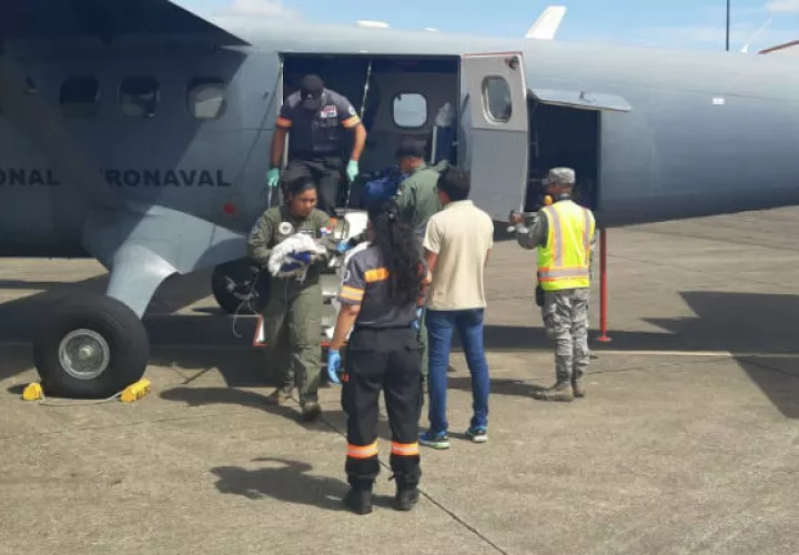 A bordo de la aeronave AN-261 evacuaron a los trillizos prematuros. Foto: Cortesía/Senan.