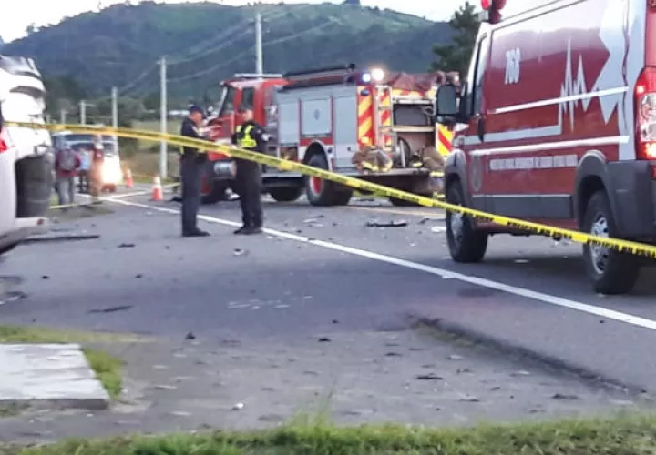 La víctima falleció en el lugar del accidente, mientras que el resto de los  heridos fueron trasladados al Minsa Capsi de Volcán. Foto: José Vásquez. 