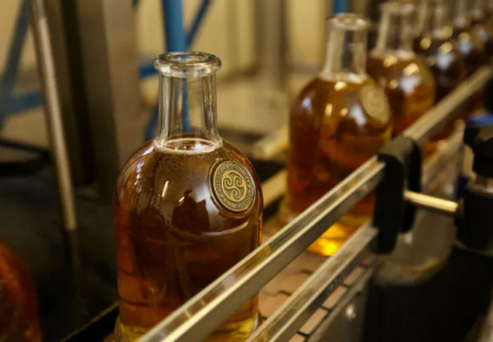 La Destilería Kilchoman exporta 80 % de su whiskey y vende 40 mil botellas al año a Estados Unidos. Foto/ Suzie Howell para The New York Times.