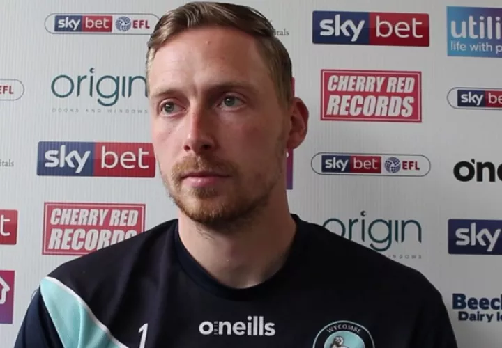 Ryan Allsop reportó lo que escuchaba de los fanáticos Foto Wycombe Wanderers 