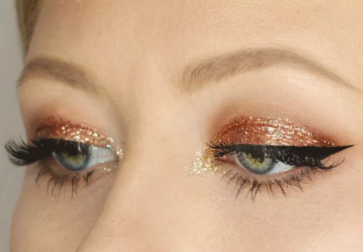 Un maquillaje que hará resaltar tu mirada en estas fiestas.