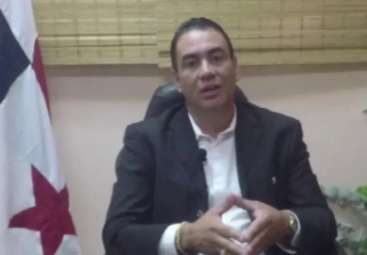 El alcalde de Tierras Altas, Javier Pittí llegó al lugar del incidente para apoyar a su hermano