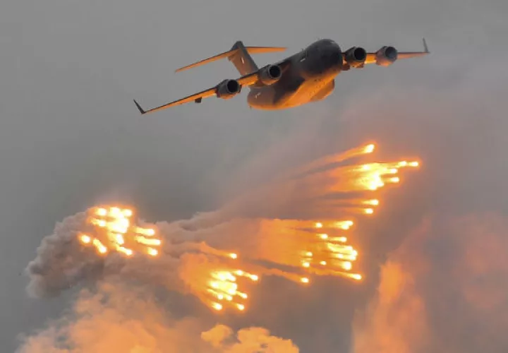 Un total de 380 litros (100 galones) de agua bendita tiraron desde los aviones. Foto: Archivo/Ilustrativa