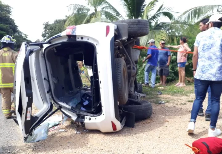El accidente causó un gran congestionamiento a ambos lados de la vía, mientras se daban las labores de rescate. Foto/Thays Domínguez