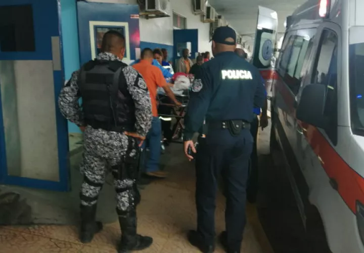 Los heridos fueron llevados primero al cuarto de urgencias de la Policlínica de Coco Solo. Foto: Diómedes Sánchez S. 