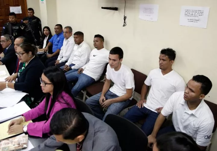 Elvin Heriberto Rápalo, Oscar Torres Velásquez, Edilson Atilio Duarte y Henry Javier Hernández se les condenó a 34 años de cárcel por asesinato y 16 años por tentativa de asesinato, lo que da un total de 50 años de reclusión. FOTO/AP